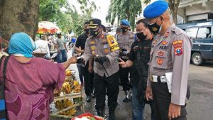 Sambut HPN 2021, Polres Pamekasan Gandeng PIJP Bagikan Ribuan Masker Gratis