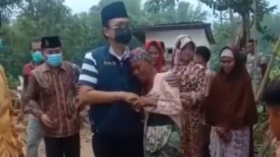 Viral Bupati Pamekasan Baddrut Tamam Kunjungi Seorang Nenek yang Rumahnya Diterjang Angin dan Hujan Deras