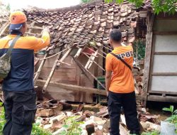 Akibat Curah Hujan Tinggi Disertai Angin Kencang, Rumah Milik Warga Desa Samatan Pamekasan Ambruk