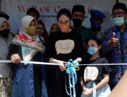 Arumi Bachsin, Gandeng Compok Literasi dan Artzheimer  Merenovasi Ruang Kelas