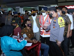 Tinjau Bandara Soetta H-1 Natal, Kapolri Minta Pengawasan Ketat Masa Karantina PPI