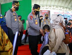 Tinjau Vaksinasi Serentak se – Indonesia, Kapolri Ingatkan Syarat Wajib Laksanakan PTM 100 Persen