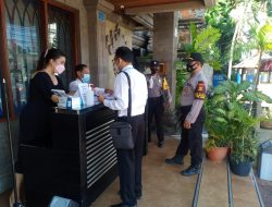 Wujudkan Masyrakat Taat Prokes, Personil Polsek Denpasar Barat Polresta Denpasar Laksanakan Patroli Ke Tempat Ibadah
