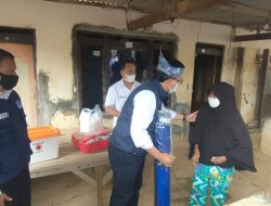 Bupati Pamekasan Peduli Korban Banjir, Sebanyak 28 Warga Diberi Paket Bantuan