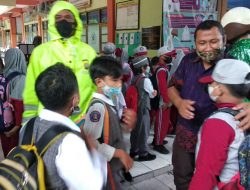 Bhabinkamtibmas Desa Dauh Puri Klod Memberikan Himbauan ke Sekolah SD 2 Muhamadiyah Denpasar