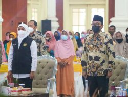 Gubernur Khofifah Indar Parawansa Didampingi Bupati Baddrut Tamam Hadiri Acara Pembinaan Kepala Sekolah SMA Swasta se-Kabupaten Pamekasan