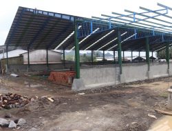 Satpol-PP Kabupaten Banyuwangi Hentikan Proses Pembangunan Pabrik Pleewood di Glenmore.kkb