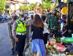 Pawas Polsek Kuta Polresta Denpasar Laksanakan Yustisi Gabungan Ingatkan Warga Dan Pengunjung Disiplin Prokes