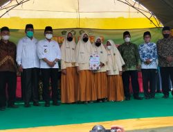 Tropi Juara AKSI 2022 di MAN 1 Pamekasan Tingkat SMP/MTS Se Madura Diserahkan Langsung Bupati Baddrut Tamam