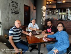 Dukung HPN, Owner Apollo Gadget Store WTC Surabaya Suport 1 Unit Handphone Untuk Jurnalis KJJT Yang Prestasi