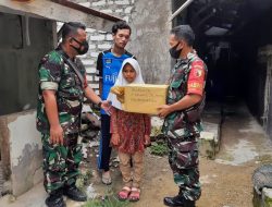 Peduli Dengan Aulia Nur Fadilah, Dua Anggota Kodim 0826 Pamekasan Bantu Perlengkapan Sekolah