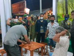 Tekan Penyebaran Covid-19, Pasukan Pamor Keris Polres Pamekasan Gencar Operasi Prokes ke Cafe dan Pertokoan