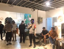 Kapolsek Densel Turun Langsung Sampaikan Himbauan Ketaatan Prokes