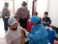 Antusias Warga Membludak Kapolsek Denpasar Barat Kunjungi Gerai Vaksin Presisi