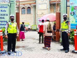 Personil Polsek Kuta Polresta Denpasar Lakukan Pengamanan Pastikan Patuhi Protokol Kesehatan Ibadah Sholat Jumat 