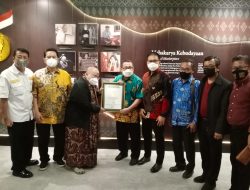 Serikat Media Siber Indonesia (SMSI) Mendapat Penghargaan Dari MURI