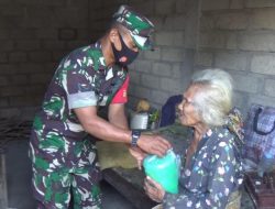 Babinsa Peduli Lansia, Bersama Program Rantang Kasih Pemkab Banyuwangi di Bulan Ramadhan