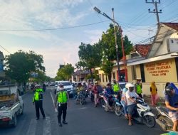 Antisipasi Terjadi Balap Liar, Satlantas Polres Sampang Rutin Gelar Patroli dan Pengaturan Lalin