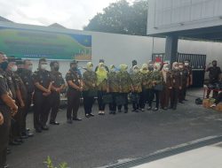 Bulan Ramadhan 1443 H, Kejaksaan Negeri Bondowoso Bagikan Ratusan Takjil dan Sembako