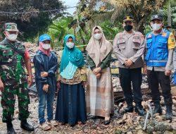 Pasca Musibah Kebakaran Rumahnya, Ibu Sumyani Tinggal Bersama Tetangganya