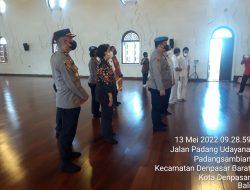 Dalam Rangka Sosialisasi Pembangunan Zona Integritas TA. 2022 Kapolsek Denpasar Barat Dampingi Kabid Propam Polda Bali Saat Bhakti Sosial Dan Anjangsana