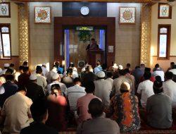 Polres Pamekasan Gelar Sholat Ied dan Salurkan 17 Ekor Sapi Kurban