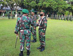 Dandim 0826 Pamekasan Sambut Anggota Selesai Tugas Operasi Dengan Pengalungan Bunga
