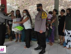 Unit Binmas Polsek Kutsel Sambangi Desa Adat Bualu, Serahkan Sarana Kontak