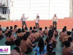 Kunjungi SD Tunas Daud, Ini Yang Disampaikan Kanit Kamsel Sat Lantas Polresta Denpasar