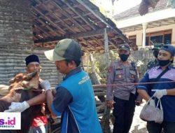 Door To Door, Bhabinkamtibmas Dampingi Tim Vaksinasi PMK di Kecamatan Larangan Pamekasan