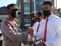 Kapolres Pamekasan Berikan Penghargaan Kepada Empat Anggota Reskrim Berprestasi, Ini nama – namanya