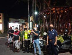 Patroli Malam Hari Bersama Sipandu Beradat Bhabinkamtibmas Kelurahan Legian Polsek Kuta Redam Tindak Kejahatan