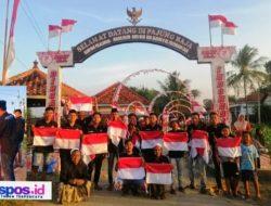 Komunitas Pajung Baja Bagikan 77 Bendera Merah Putih Tepat Pukul 17:08:45 Detik