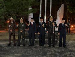 Mengenang Jasa Para Pahlawan Di HUT RI Ke-77, Kapolres Pamekasan Pimpin Apel Kehormatan dan Renungan Suci