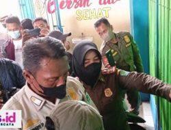 Diduga Tanpa Izin, Empat Tempat Karaoke Disegel Satpol PP Pamekasan