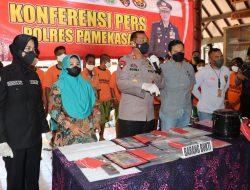 Polres Pamekasan Berhasil Amankan 16 Pelaku Judi Online dan Darat