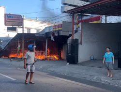 Toko Serba 35 Ribu dan Alfamart, Ludes Terbakar di Minggu Siang