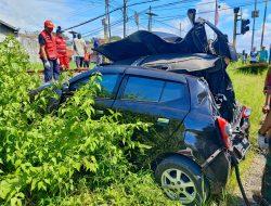 Polisi Lakukan Olah TKP Kecelakaan Mobil vs Kereta Api di Pakisaji Malang