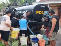 Polres Malang Salurkan Bantuan Air Bersih ke Warga Dusun Pepen Mengalami Krisis Air