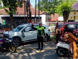 Polres Malang Olah TKP Laka Mobil Terbalik: Diduga Pengemudi Ngantuk