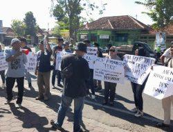 Insan Pres Pamekasan Aksi Tolak Rancangan Undang-Undang Penyiaran 