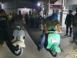 Kapolres Pamekasan Patroli  Naik Vespa, Cek Kesiapan Anggota Pengamanan Obyek Vital Pemilu