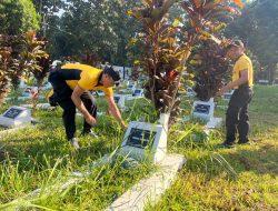 Polres Malang Bersih-bersih TMP Prayuda Nirwana, Sambut Hari Bhayangkara ke-78