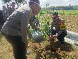 Polres Pamekasan Melakukan Penghijauan Berupa Penanaman Pohon, Pemberian Beasiswa Dan Bakti Sosial