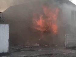 Gudang Perabot Di Kota Malang Terbakar, Diduga Akibat Korsleting Listrik