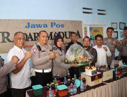 Polres Pamekasan Berikan Kejutan di HUT Radar Madura ke 25