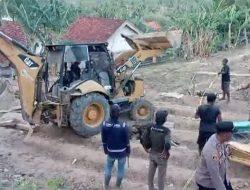 Polisi Dalami Kejadian Excavator Yang Terguling Dan Menewaskan Operatornya Di Pamekasan