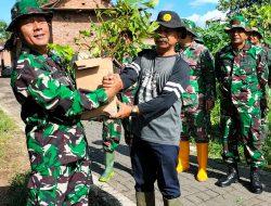 Koramil Singosari Dengan Kelurahan Losari Penanaman Pohon Di Sepanjang Bantaran