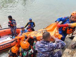 Team SAR Gabungan Temukan Korban Perahu Tenggelam Di Pamekasan