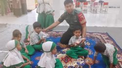 Babinsa Koramil 0818/26 Singosari Kawal Penyaluran Makanan Bergizi Gratis untuk Anak-Anak